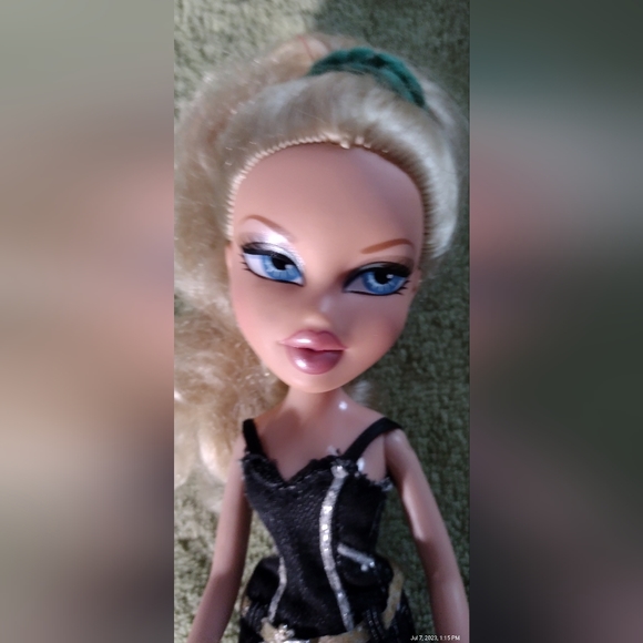 The original 2001 Chloe Bratz doll - Picture 3 of 8